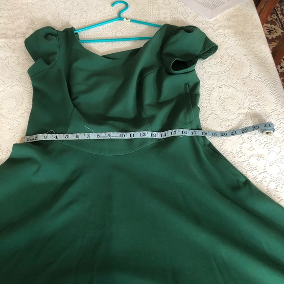 Stop staring green dress - Picture 7 of 9